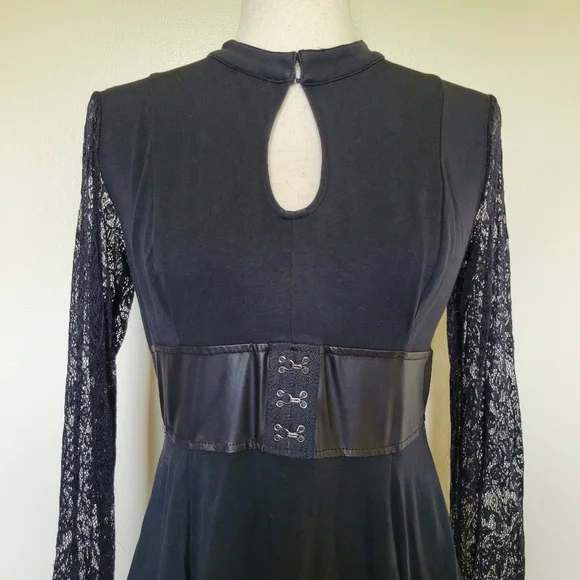 Royal Bones | Lace Keyhole Hi-Low Dress - Picture 3 of 12